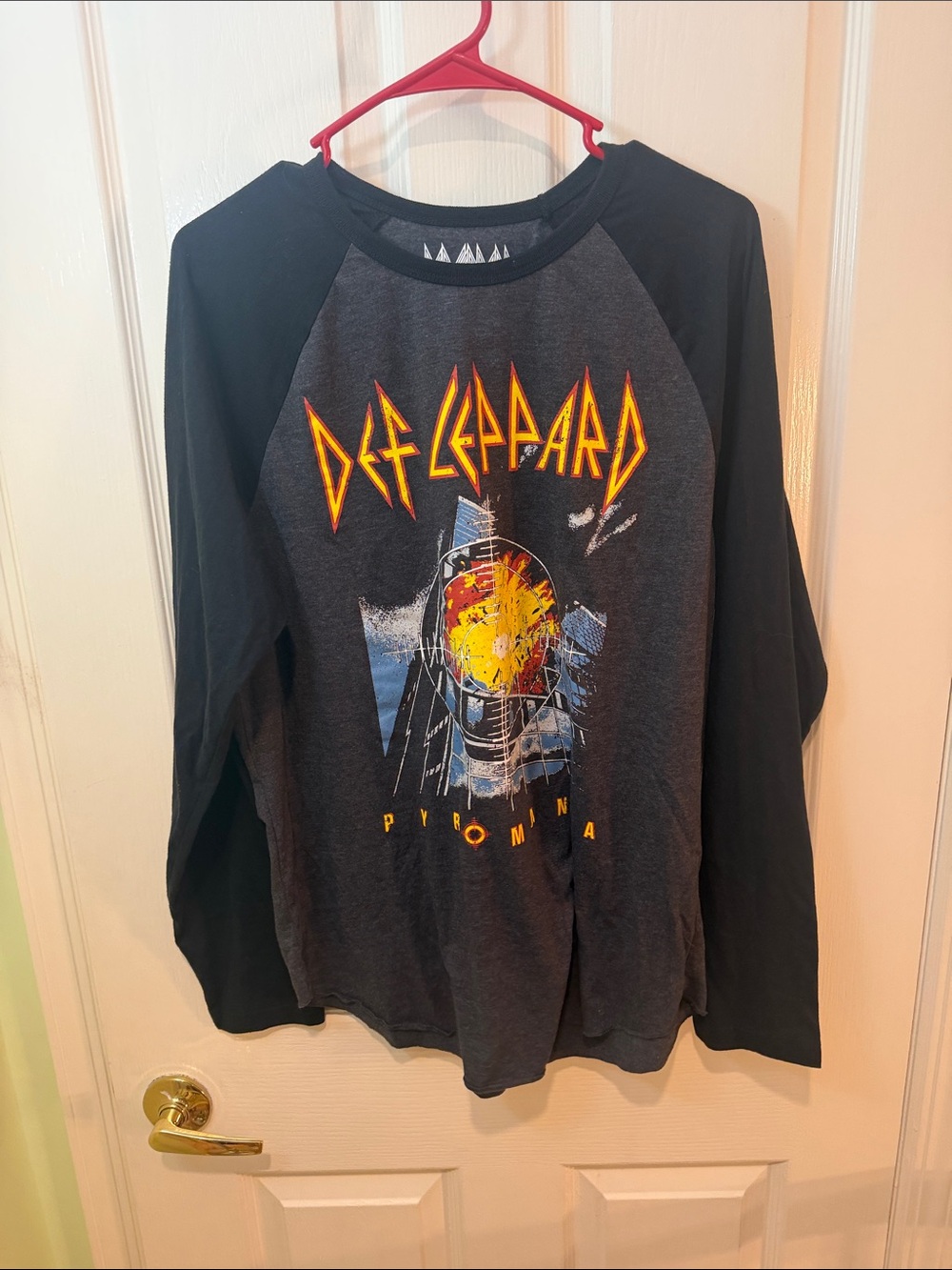 Def Leppard Long Sleeve Raglan Tee - Black & Charcoal